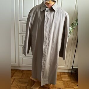 Men's Classic Tan Trench Coat 42S By London Fog